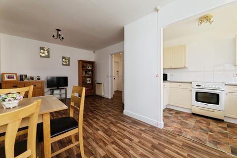 1 bedroom flat for sale, Regarth Avenue, Romford, RM1