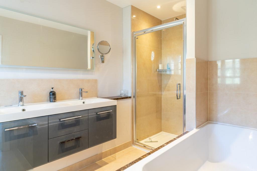 En Suite Bathroom