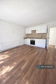 3 bedroom flat to rent - Yates Court, London, NW2