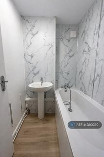 3 bedroom flat to rent, Yates Court, London, NW2