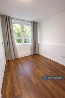 3 bedroom flat to rent, Yates Court, London, NW2