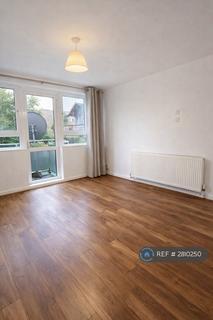 3 bedroom flat to rent, Yates Court, London, NW2