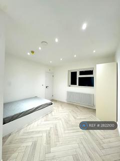 Studio to rent, Streatfield Road, Harrow, HA3