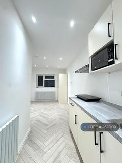 Studio to rent, Streatfield Road, Harrow, HA3