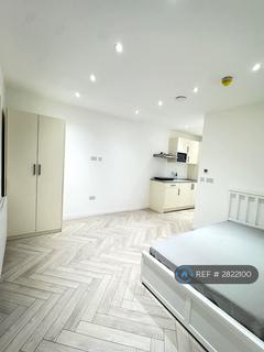 Studio to rent, Streatfield Road, Harrow, HA3
