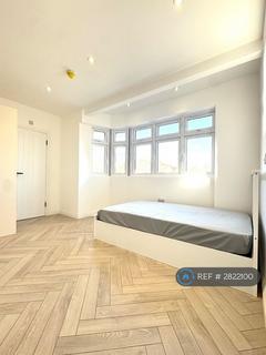 Studio to rent, Streatfield Road, Harrow, HA3