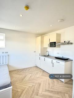 Studio to rent, Streatfield Road, Harrow, HA3