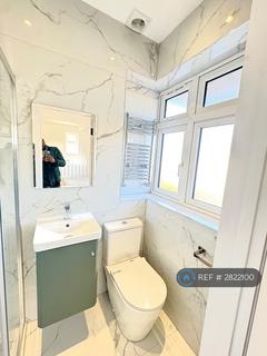 Studio to rent, Streatfield Road, Harrow, HA3