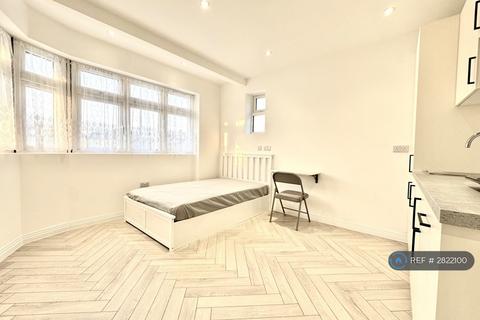 Studio to rent, Streatfield Road, Harrow, HA3