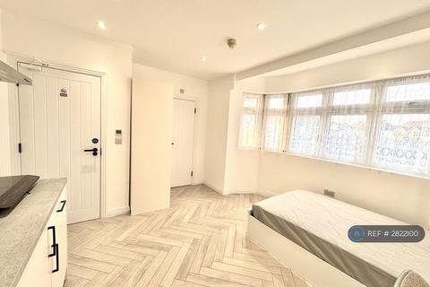 Studio to rent, Streatfield Road, Harrow, HA3
