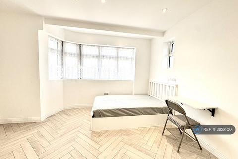 Studio to rent, Streatfield Road, Harrow, HA3