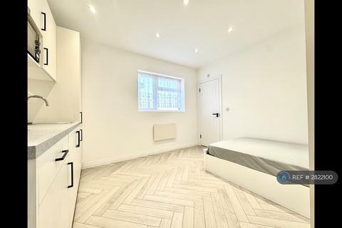 Studio to rent, Streatfield Road, Harrow, HA3