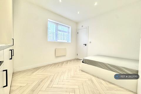 Studio to rent, Streatfield Road, Harrow, HA3