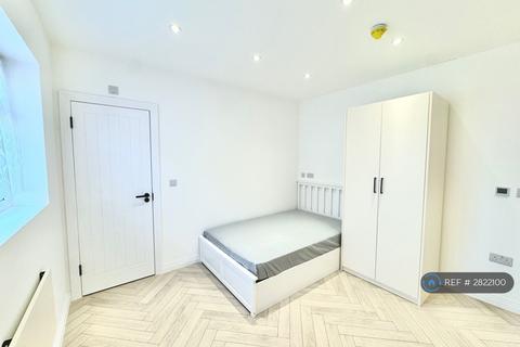 Studio to rent, Streatfield Road, Harrow, HA3