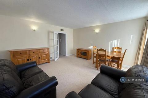 2 bedroom flat to rent - Harriet Way, Bushey, WD23