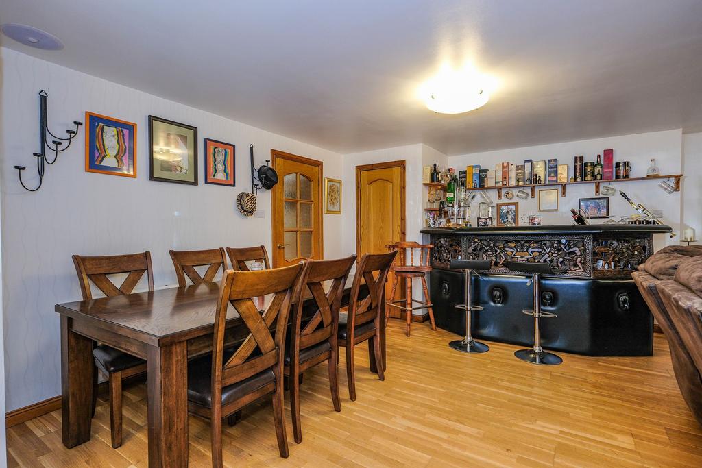 Dining &amp; bar area in main lounge