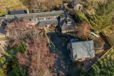 5 bedroom semi-detached house for sale