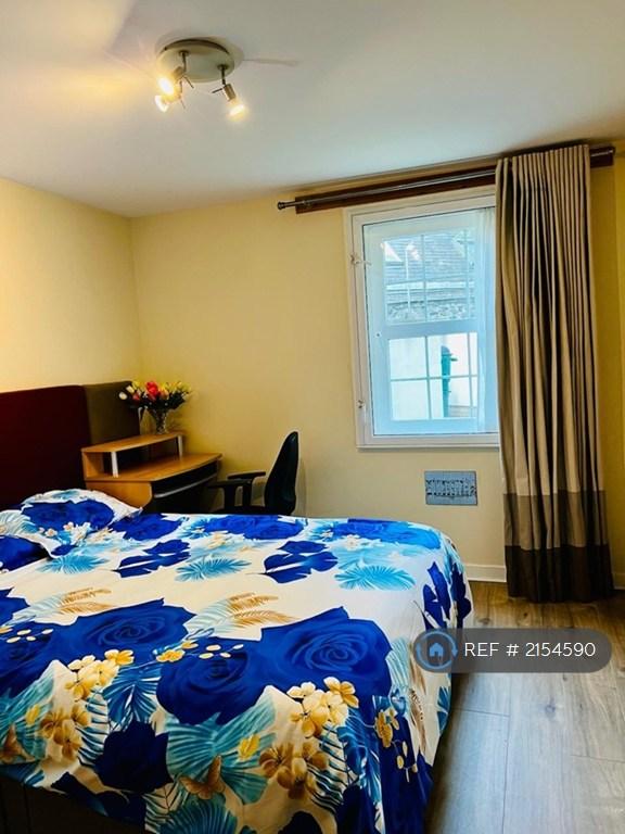 Master Bedroom With Cupboard