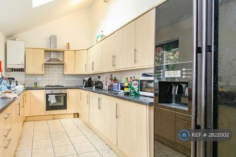 6 bedroom semi-detached house to rent, Elmsthorpe Avenue, Nottingham, NG7
