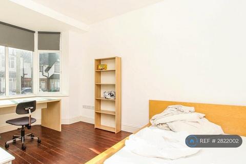 6 bedroom semi-detached house to rent, Elmsthorpe Avenue, Nottingham, NG7