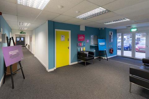 Warehouse to rent, Maltravers Rd Sheffield S2 5BN