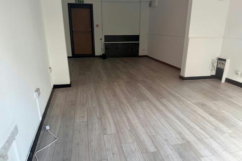 Retail property (high street) to rent, 33 Tavistock St Bedford MK40 2RB