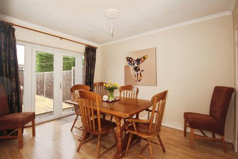 3 bedroom semi-detached house for sale, Severn Close, LEAMINGTON SPA, Warwickshire, CV32