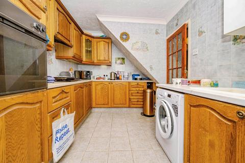 2 bedroom semi-detached house for sale, Runfold Avenue, Luton, Bedfordshire, LU3