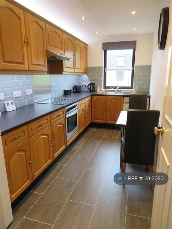 Modern Fully Fitted Kitchen