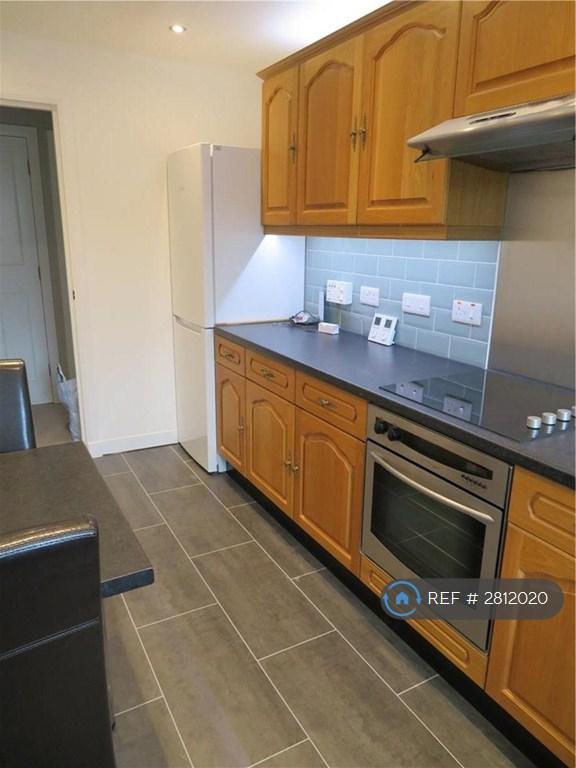 Modern Fully Fitted Kitchen