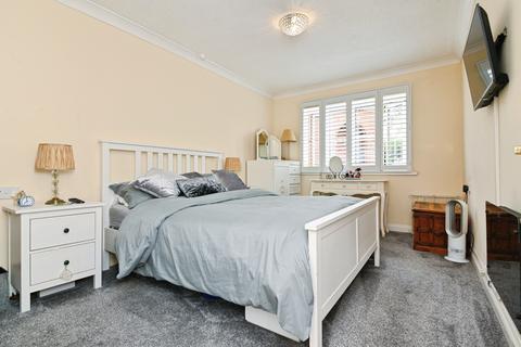 1 bedroom flat for sale, Louise Close, Walton on the Naze, Essex, CO14