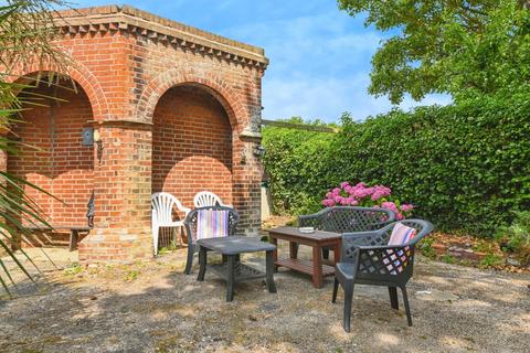 1 bedroom flat for sale, Louise Close, Walton on the Naze, Essex, CO14