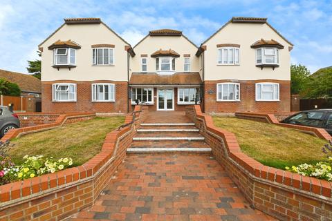 1 bedroom flat for sale, Louise Close, Walton on the Naze, Essex, CO14