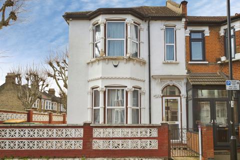4 bedroom end of terrace house for sale - Essex Road, Manor Park, London, E12