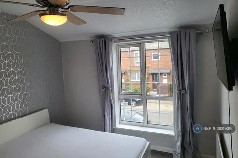 1 bedroom in a house share to rent, Braybourne Close, Uxbridge, UB8