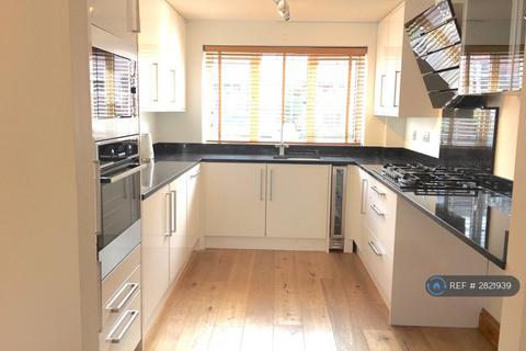 1 bedroom in a house share to rent, Braybourne Close, Uxbridge, UB8