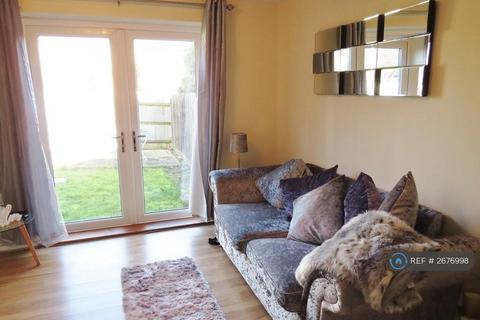 1 bedroom terraced house to rent, Maple Drive, East Grinstead, RH19