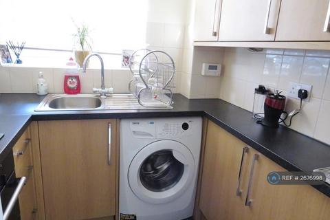 1 bedroom terraced house to rent, Maple Drive, East Grinstead, RH19