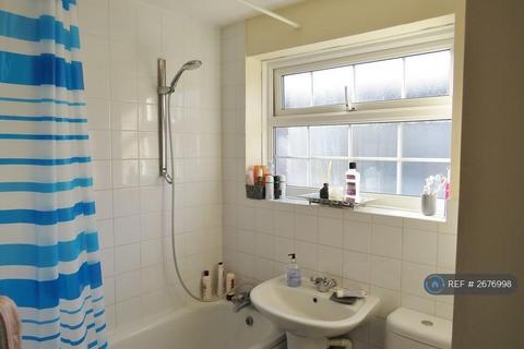 1 bedroom terraced house to rent, Maple Drive, East Grinstead, RH19
