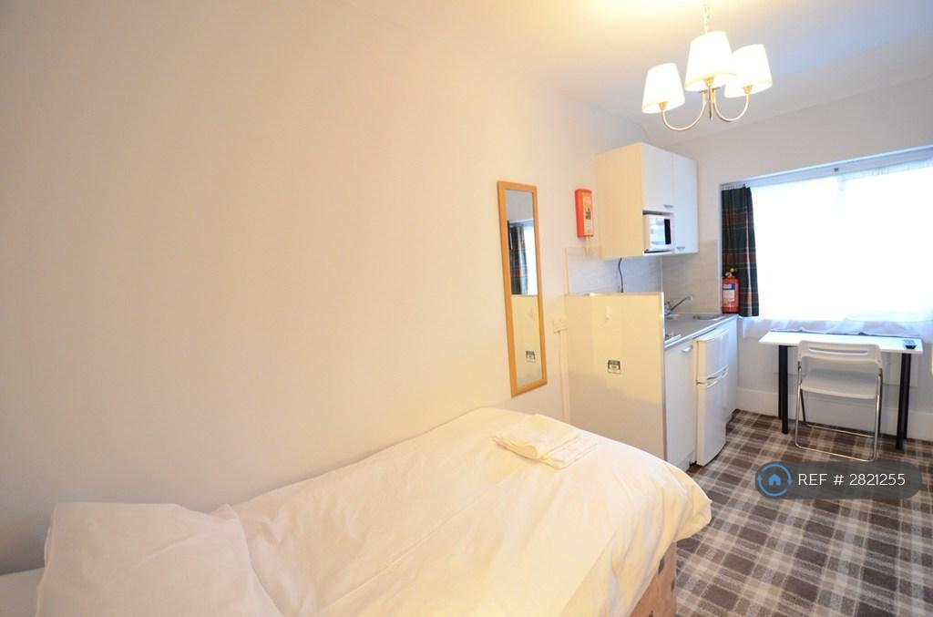 Private Studio With Shared Bathroom