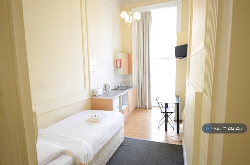 Private Studio With Shared Bathroom
