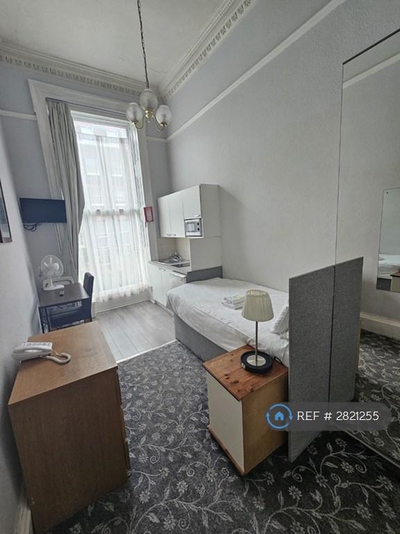 Short/Long Term Private Studio With Shared Toilet