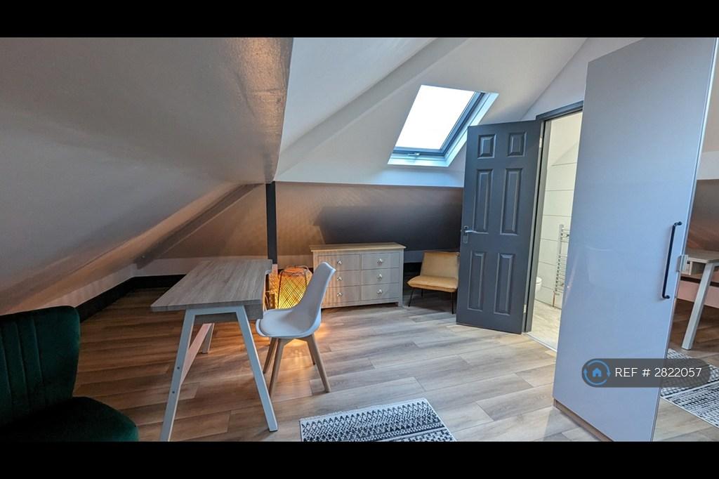 Bedroom d
