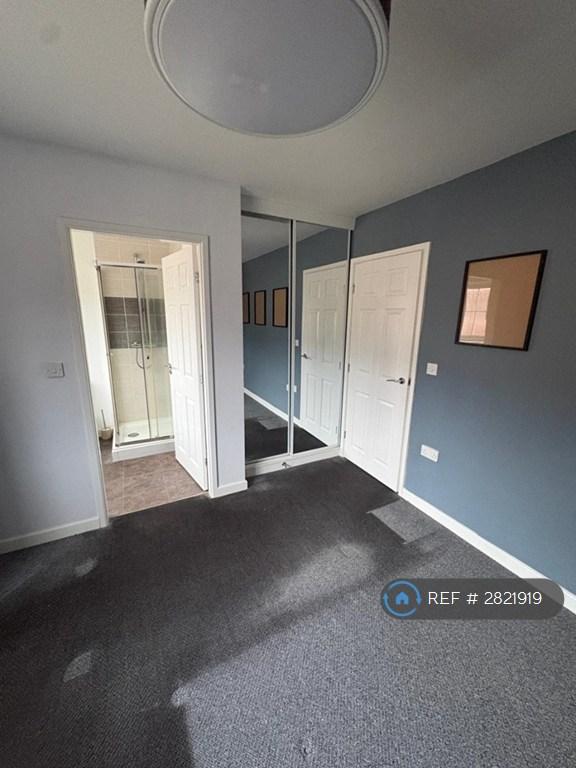 Main Bedroom Leading To En-Suite