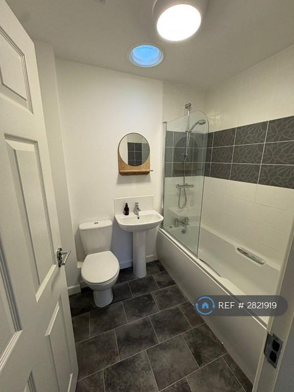 Ensuite Bathroom To Main Bedroom