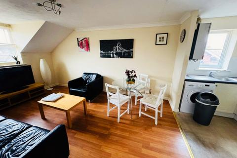 2 bedroom flat to rent, Iliffe Close, Reading, RG1