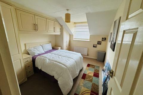 2 bedroom flat to rent, Iliffe Close, Reading, RG1