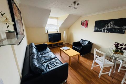 2 bedroom flat to rent, Iliffe Close, Reading, RG1