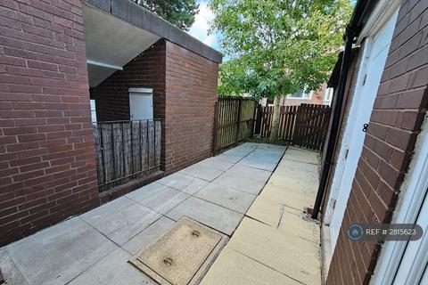 3 bedroom end of terrace house to rent, Beckhill Gate, Leeds, LS7
