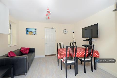 undefined, Laburnum Road, Woking, GU22